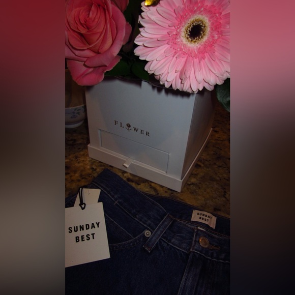 Aritzia Dark Wash Straight Leg Jeans NWT - Picture 4 of 6